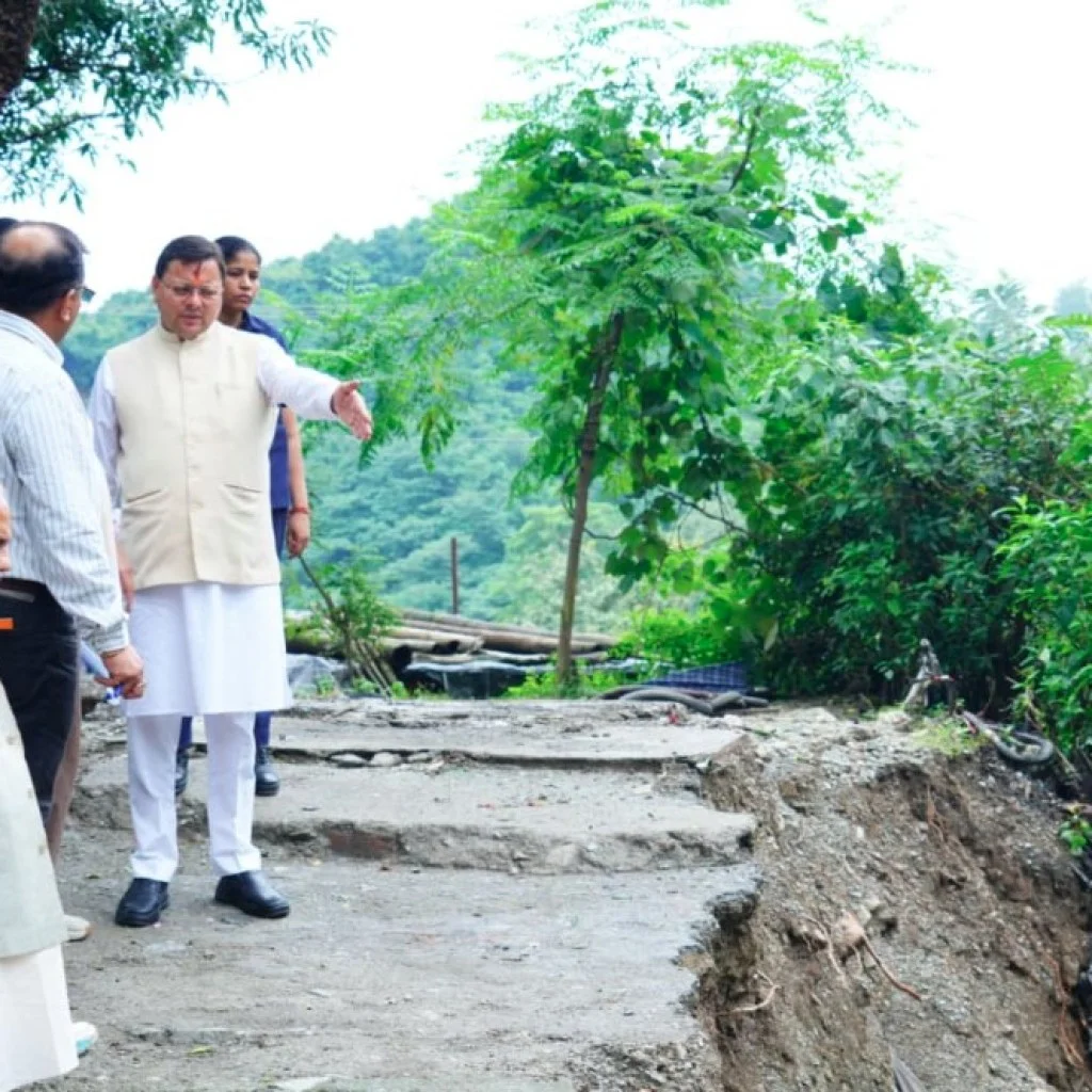 सीएम धामी ने मसूरी रोड का किया निरीक्षण, दिए सड़कों की मरम्मत के निर्देश