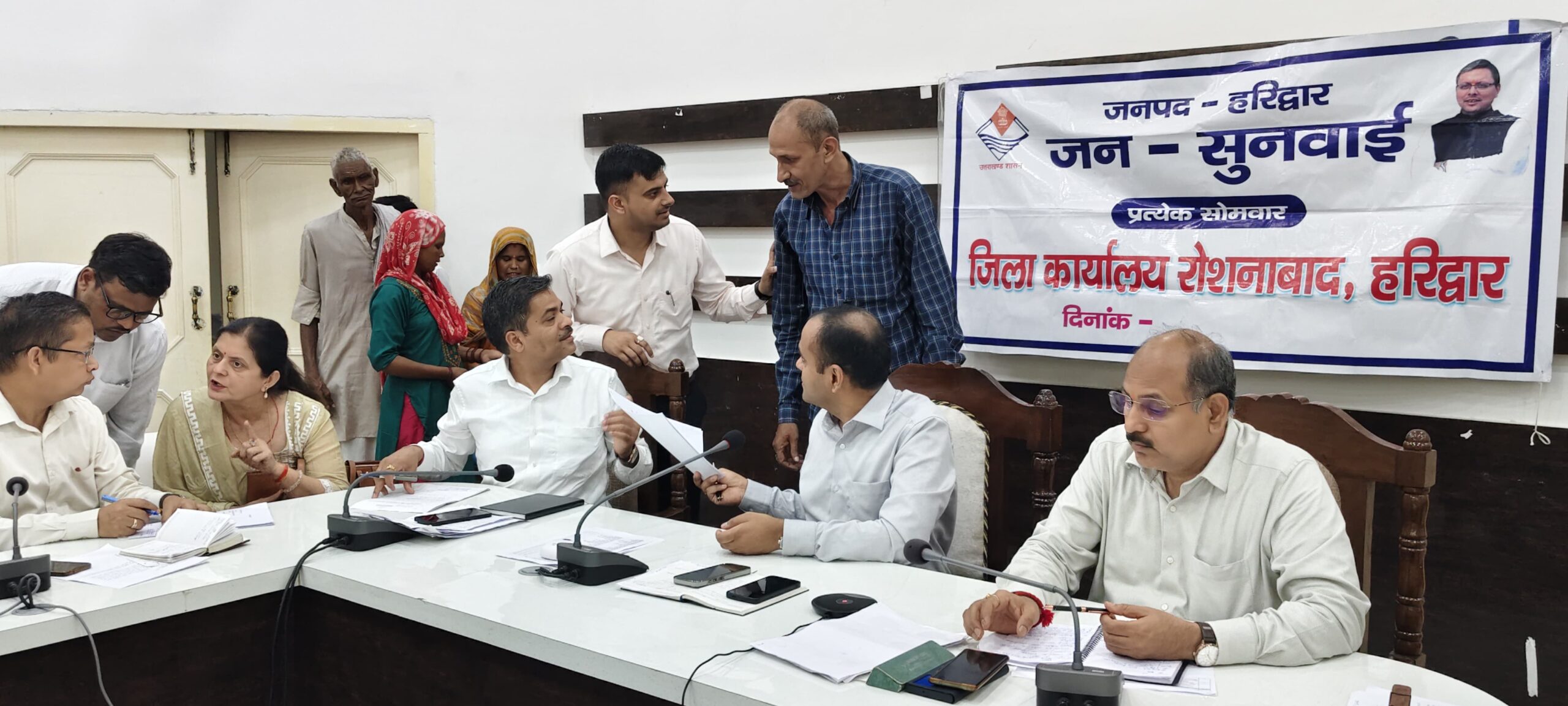सीएम हेल्पलाइन की लंबित शिकायतों का प्राथमिकता के आधार पर निस्तारण