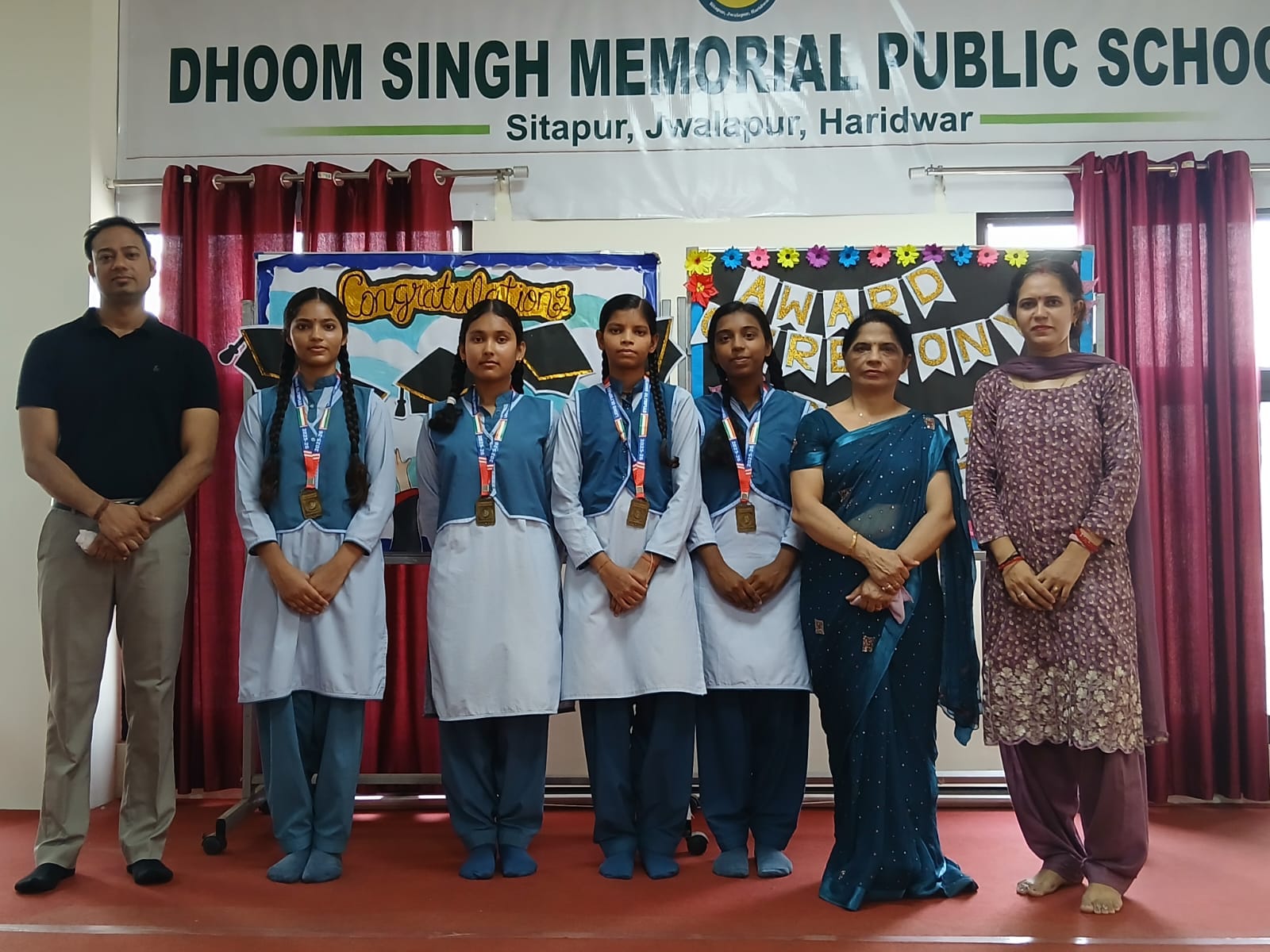 धूम सिंह मेमोरियल पब्लिक स्कूल के मेधावी छात्रों को बढ़ाया स्कूल का मान, तीन छात्रों को गोल्ड मेडल से किया गया सम्मानित