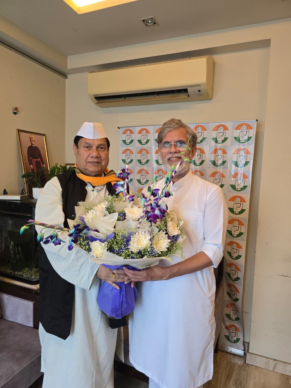 धीरेंद्र प्रताप कांग्रेस मीडिया समिति के अध्यक्ष पवन खेड़ा से मिले राज्यसभा में चुने जाने पर दी बधाई
