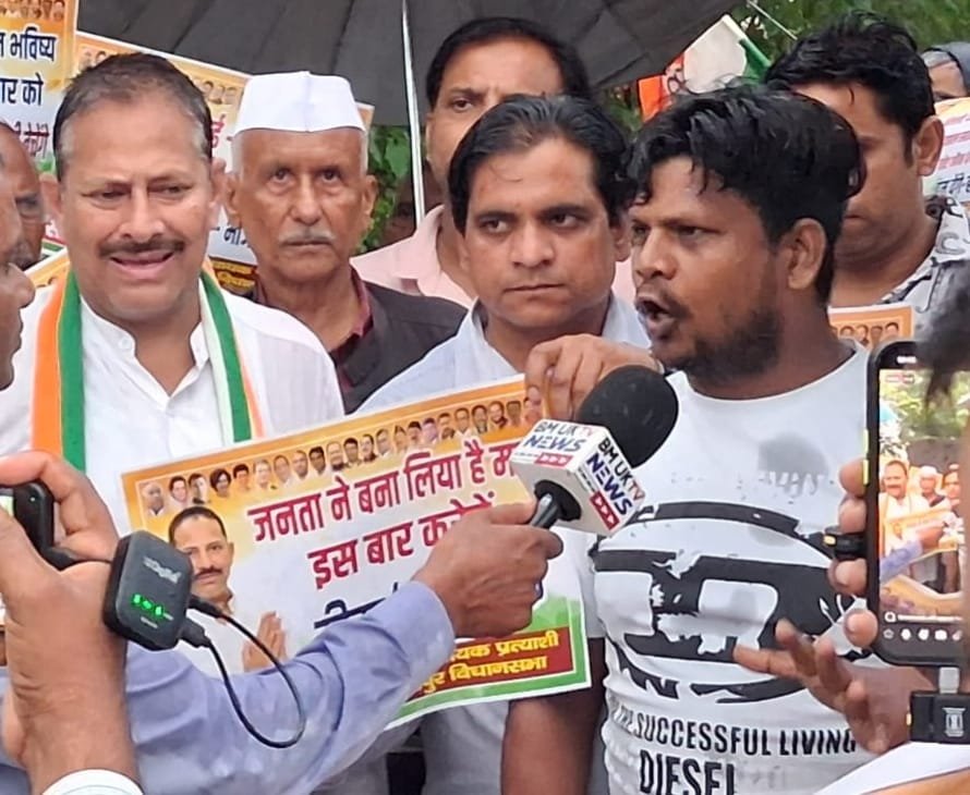 वरिष्ठ कांग्रेस नेता संजय सैनी के नेतृत्व में कार्यकर्ताओं ने निकाली शंखनाद रैली