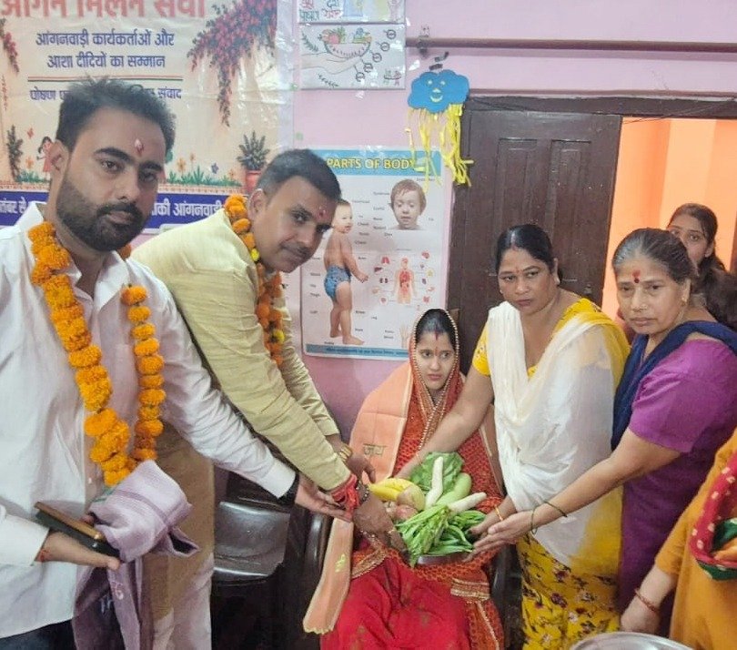 आंगनबाड़ी केन्द्र पर ‘आंगन मिलन’ में तीन गर्भवती महिलाओं की गोद भराई अनिरुद्ध भाटी