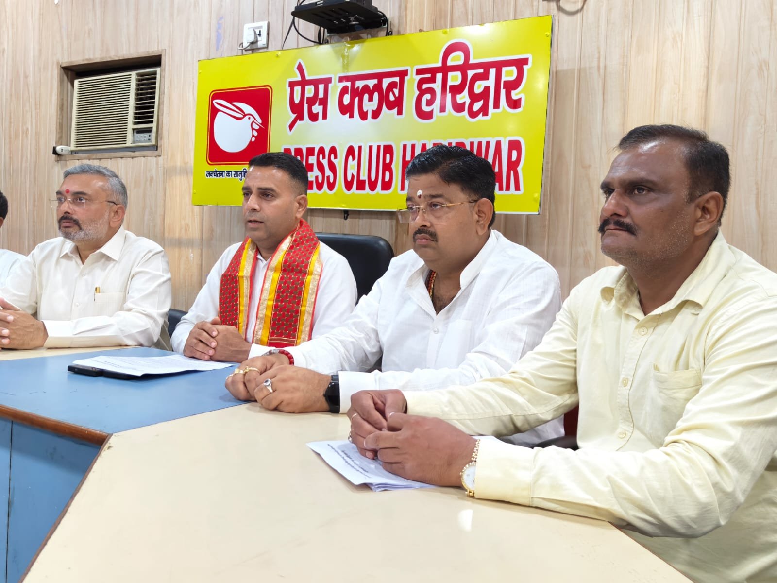 कांग्रेस की राजनीति अब दिवंगत परिजनों और सनातन आस्थाओं को निशाना बनाने नवीन ठाकुर